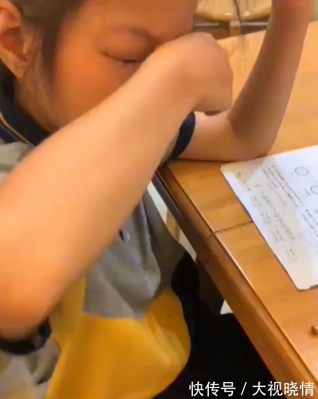 眼睛|怪事?宁波9岁女孩一做数学题眼睛四周就过敏,网友:我家也一样