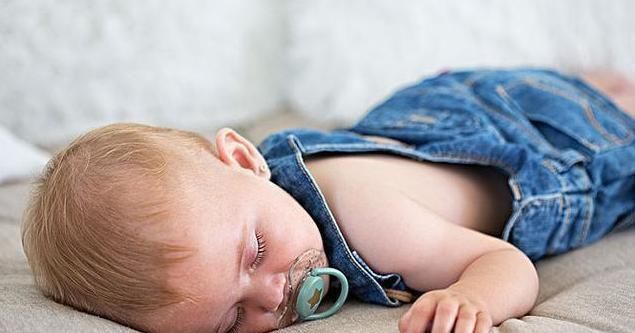 宝宝|宝宝不同的睡姿暗示着不同的性格？若是第四种，家长需要给予重视