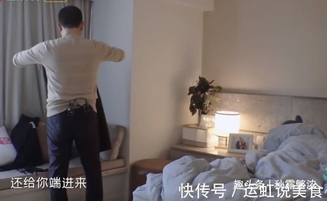 蒋勤勤家小地板还脏乱,秦海璐家大又干净,幸福背后是老公的差距