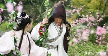 人摸|俗话说“男怕摸头,女怕摸腰”,到底意味着什么真想很简单!