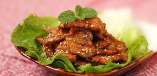 12道油煎出来的特色菜，看着就很有食欲，吃起来鲜香可口回味无穷