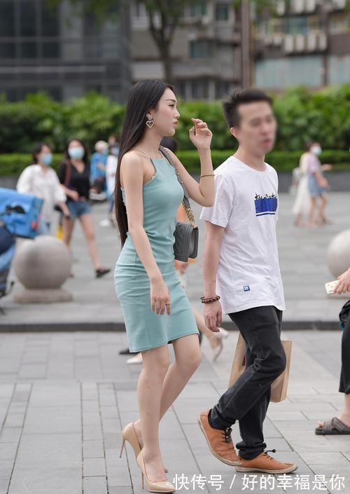 裙子 个高的女生就是有优势，时尚裙子不简单，升级颜值更显完美