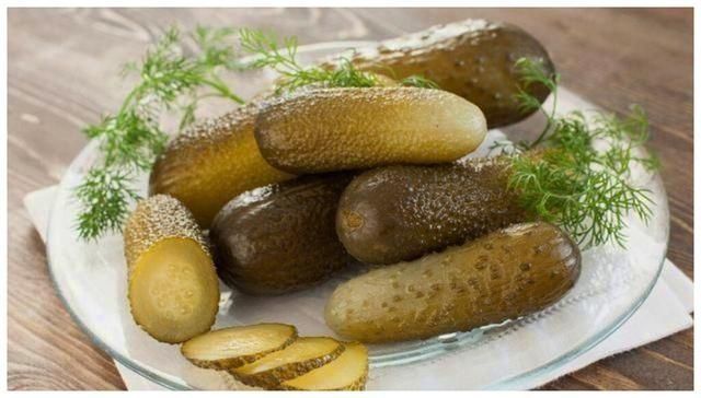 俄罗斯|东北爷们看完俄罗斯的“下酒菜”,陆续放下筷子不愧是战斗民族