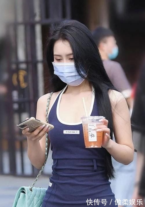 瑜伽裤 小姐姐穿上了,黑色的紧身瑜伽裤,走在街上真是满满的回头率