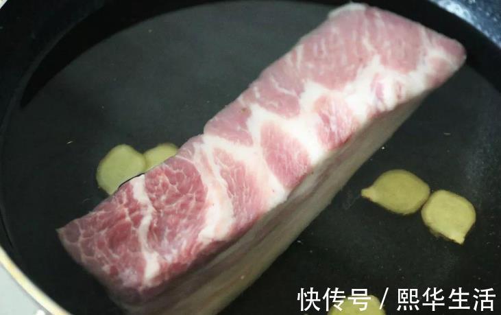 大葱段|红烧肉怎么做才好吃?分享传统老做法,肉软烂入味,香气扑鼻