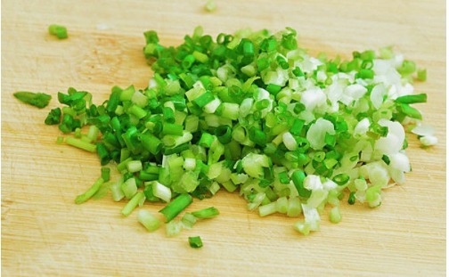 懒人葱油饼的做法,不用和面,10分钟搞定,酥脆喷香,简单超好吃