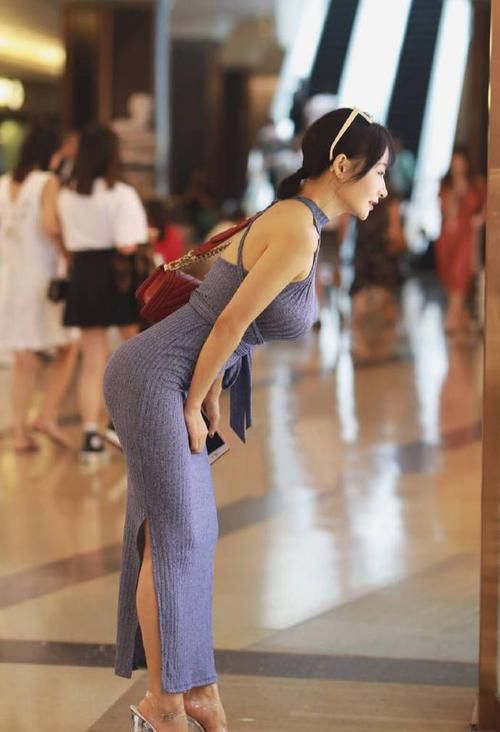 时尚 成熟的女人也很美,小姐姐针织长裙,秀魅力身材