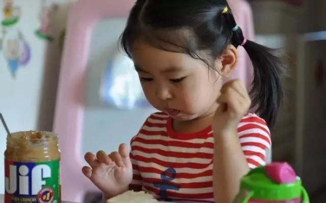 积食|儿科医生提醒,带娃早上2坚持,晚上2不要,孩子不积食少生病