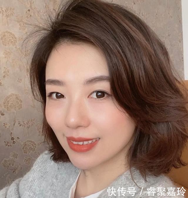 减龄|40岁女人想“减龄”?试试这几款发型,时髦洋气,看起来还贵气