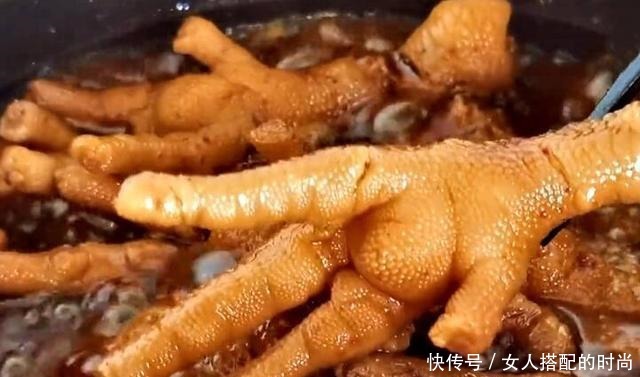 鸡爪|鸡爪最好吃的做法,入锅一煮软烂脱骨,汁多味美,比虎皮鸡爪好吃