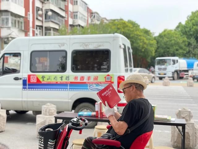 幸福指数|丰润区图书馆流动服务车走进百姓生活