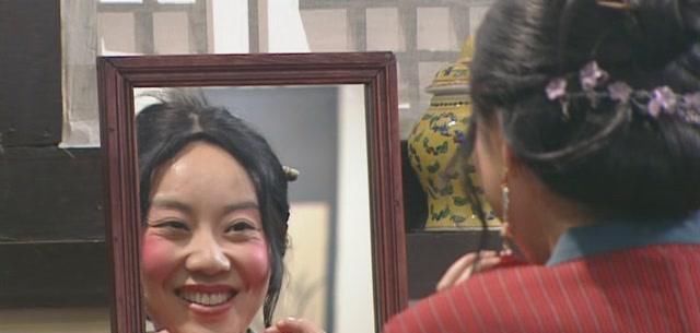 试色|黄黑皮女人化妆三不要,避开这些“雷区”,让你轻松变美