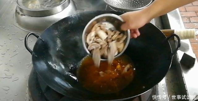 大厨将羊肉加这个一起烧,简单易学,香辣开胃,好吃停不住嘴!