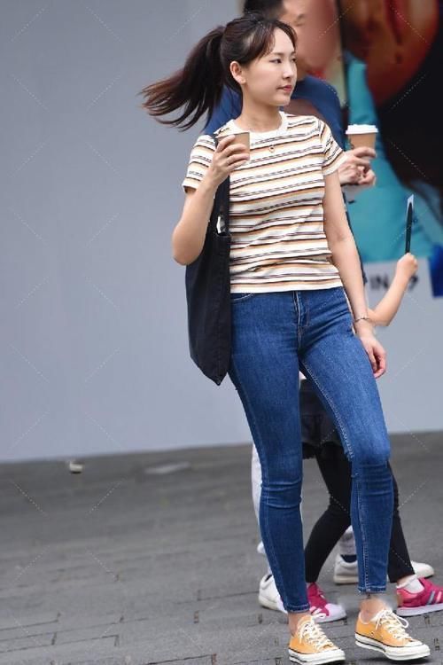 帆布鞋 优美修长的大美女,时尚优雅独特之美,晚上下班一起吃个饭吧