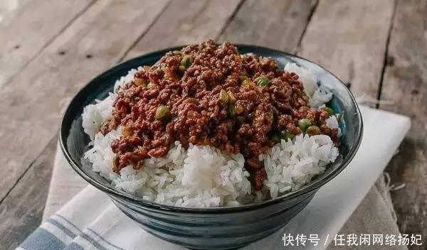 最便宜|如果你身上只剩10块钱了,这3种食物选一种当午饭,你会选哪个