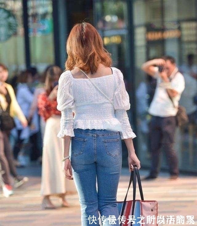 打底裤 黑色修身上衣搭配黑色打底裤,展现出温柔气质,休闲感十足