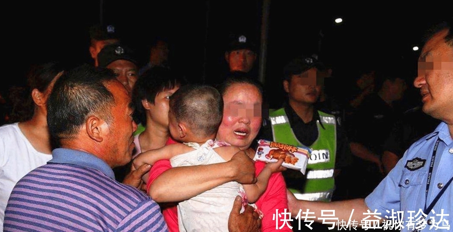 孩子|人贩子当众抱娃,反咬孩子妈是人贩子,宝妈聪明的做法救了娃