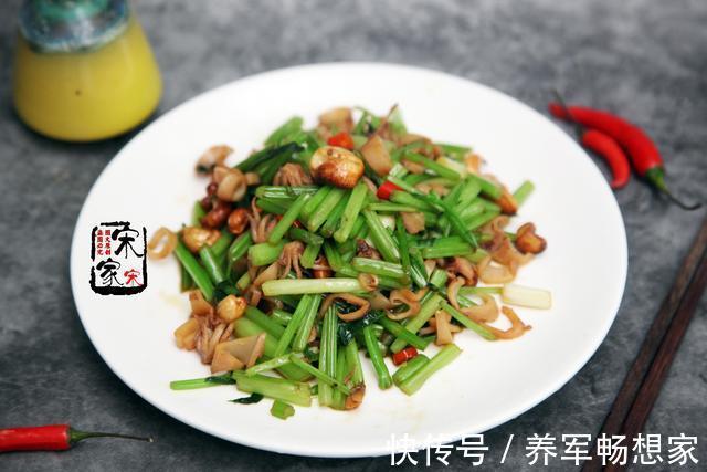 芹菜|秋天，这海鲜超肥美，45元一斤，炒芹菜太好吃了