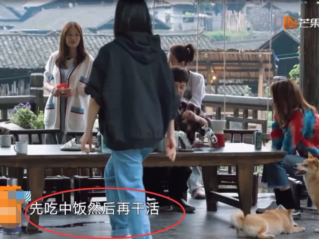 陳喬恩先吃飯后干活!有誰聽到王麗坤小聲說的3個字,徹底看透