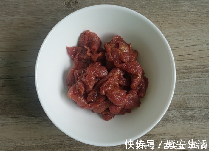 大厨|不管炒啥肉，不能直接下锅！大厨：记住3点，肉软嫩入味，不粘锅