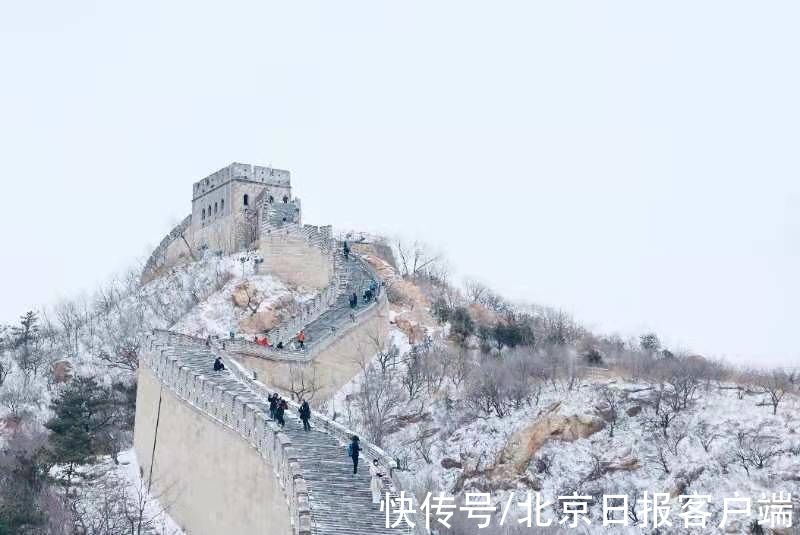 卧雪|巨龙卧雪！雪中长城如丹青水墨