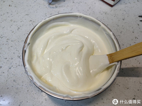 松软|把牛奶倒进锅里，简单几步就能做出小布丁雪糕，香甜松软无冰渣