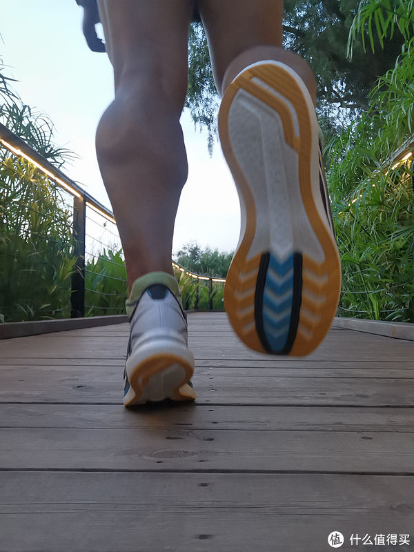 三兄弟|享受“风驰电掣”的感觉——Saucony Endorphin Pro 啡鹏2 碳板跑鞋测评