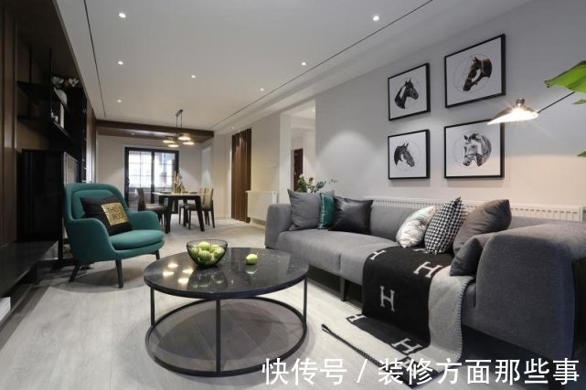 挂画|108平现代风三居室,加入现代风格挂画,使客厅看起来更加饱满