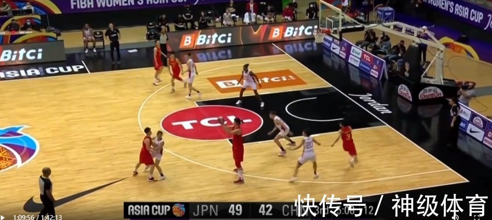 中国女篮|李缘无奈控球12秒、李月汝遭乔丹式抢断，中国女篮真的被看透了