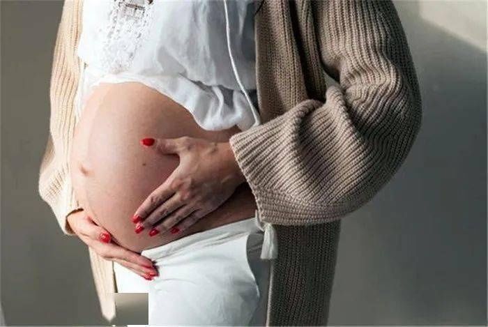 胡杏儿|为啥孕妇肚子看着很大,生出来的宝宝却不大?多半是这4个原因