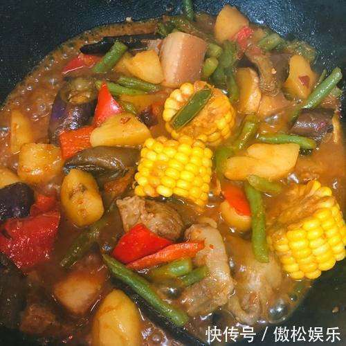 想找一道不费劲又营养的美食看看这道东北乱炖,一家老小都喜欢