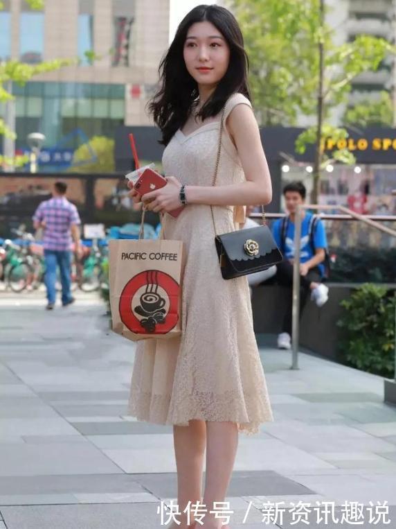 小姐姐穿白色连衣裙装,尽显高挑,穿出了恬静的淑女范