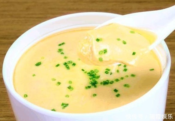 凉水|蒸鸡蛋，用凉水还是开水其实都错了，教你1招，鸡蛋嫩滑无蜂窝