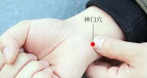  百会穴|开启人体阳气的“金钥匙”，要经常拍一拍，阳气不断涌出来