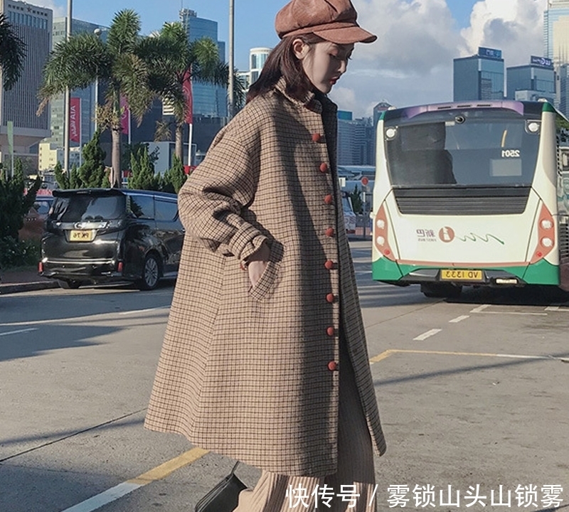 建议|建议大家:大衣下面别穿小脚裤,显矮!瞧她这样穿,小个子也显高