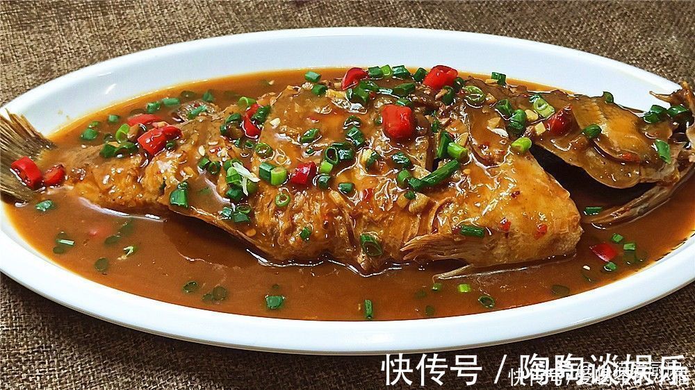 红烧|红烧鲈鱼虽然做法简单,要想肉质鲜嫩,味道浓香,需要一点小窍门