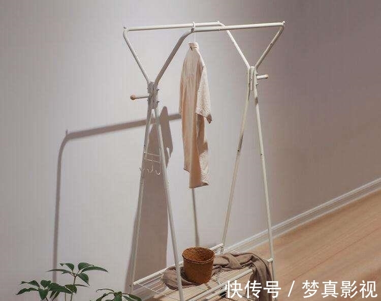 晾衣架|客厅阳台不装晾衣架,怎么解决晾衣服的问题?解决你的困扰