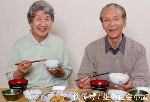 黑米粥|老人喝黑米粥能养肝?医生:赶紧停下!夏天护肝,2种谷物要少吃