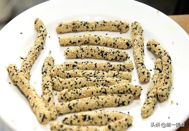 芝麻|想吃芝麻条别再买了，厨师长教你做法和技巧，香酥焦脆，一看就会