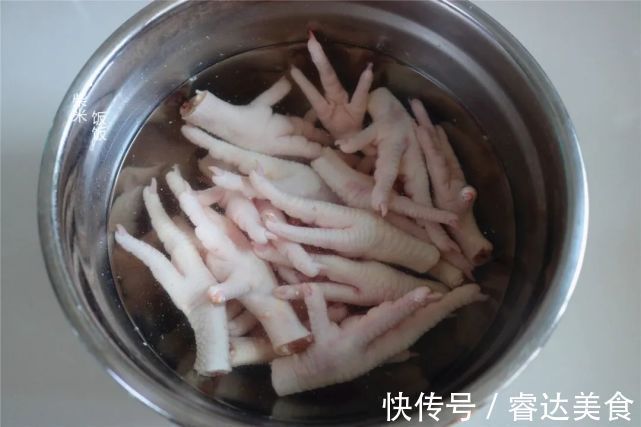 柠檬|柠檬鸡爪还要出去买吗？自己在家做可简单了，一煮一泡，很好吃