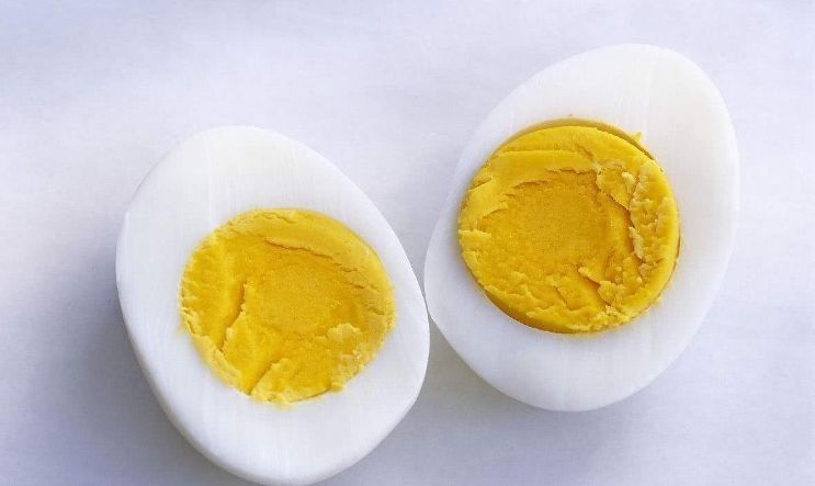 煮鸡蛋，用冷水还是开水？记住4点，香嫩又营养，蛋壳不破好剥壳