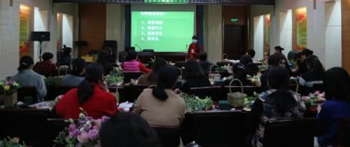 郑州市档案馆开展鲜花插花培训活动