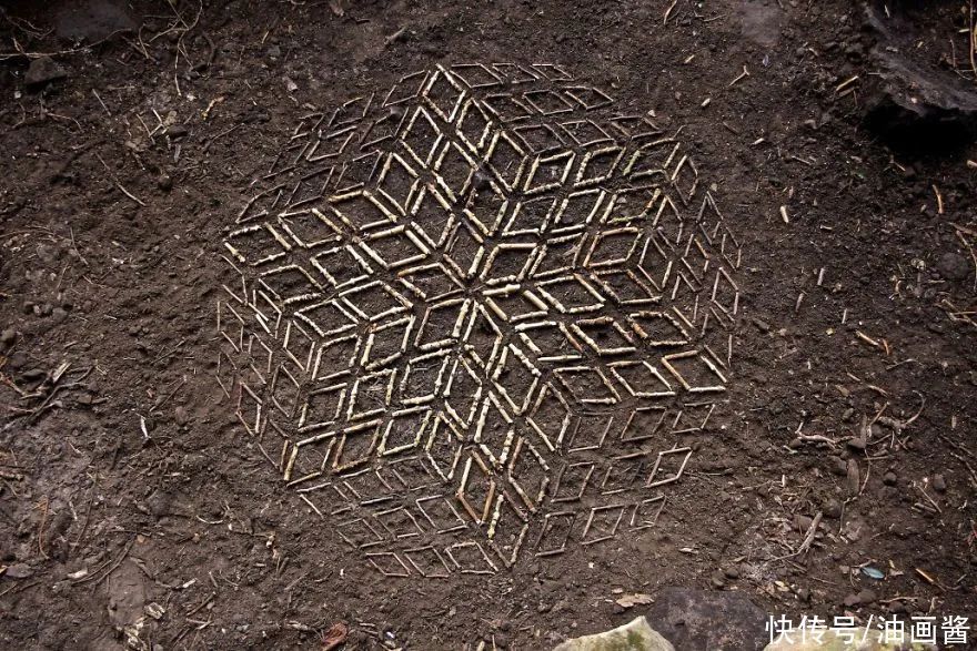 詹姆斯|艺术家用石头和树叶“作画”,网友直呼:太解压,治愈强迫症