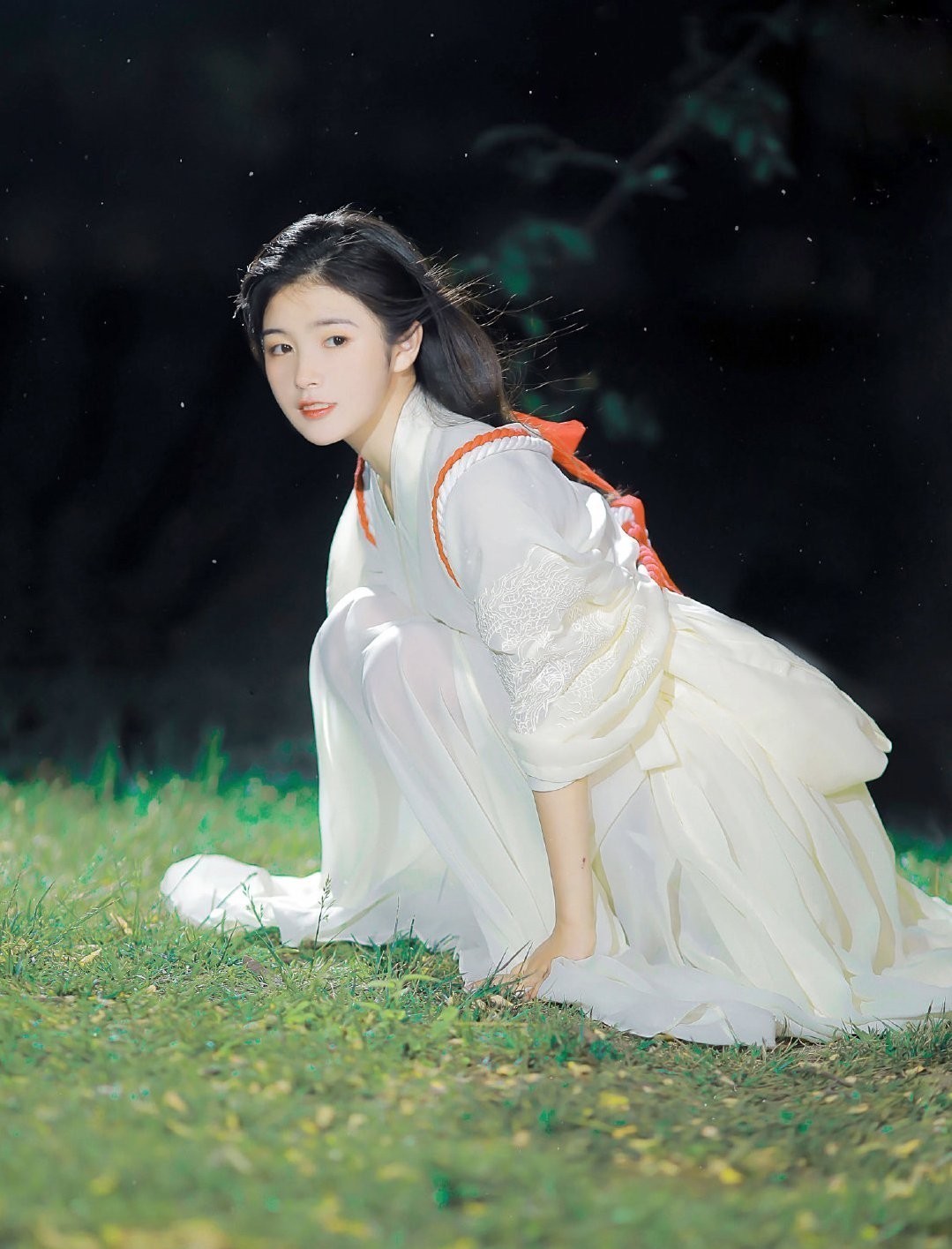 神明|“神明少女”风格的汉服也太美了,优雅又清冷,怪不得女生都爱穿