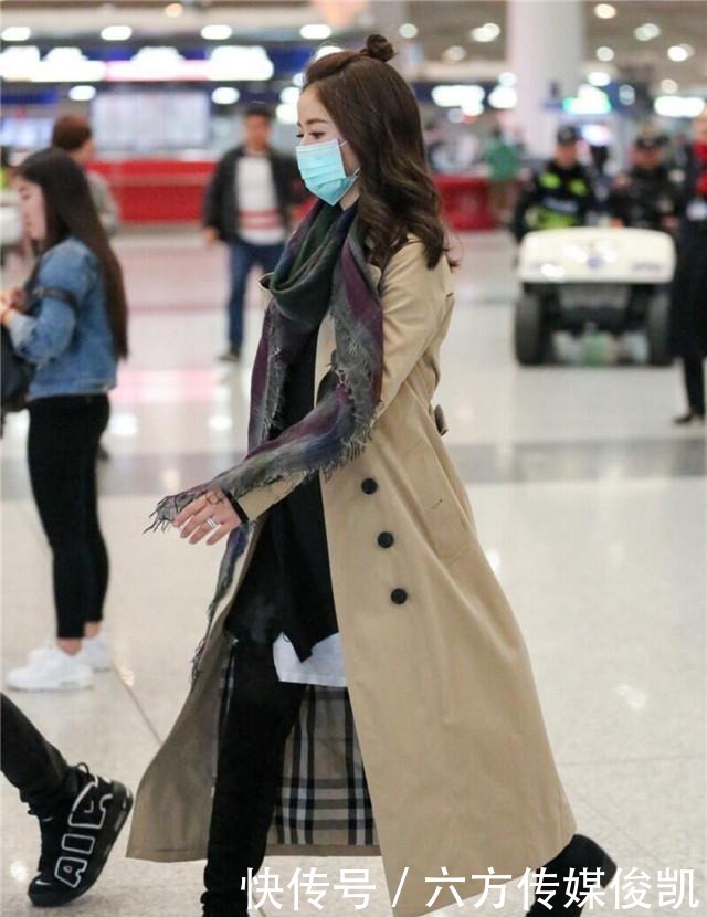 衣领|衣领太厚,秋冬头发怎么扎才时尚又有美感?学会这4种扎发就够了