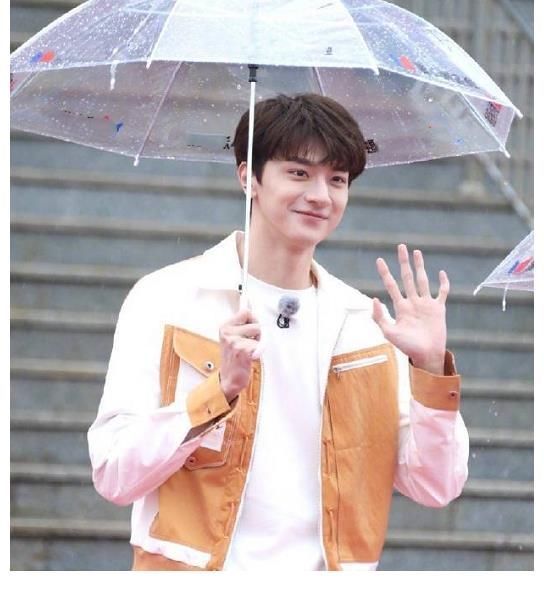 《跑男黄河篇2》路透,3位女嘉宾皆是双马尾,风格却大不一样