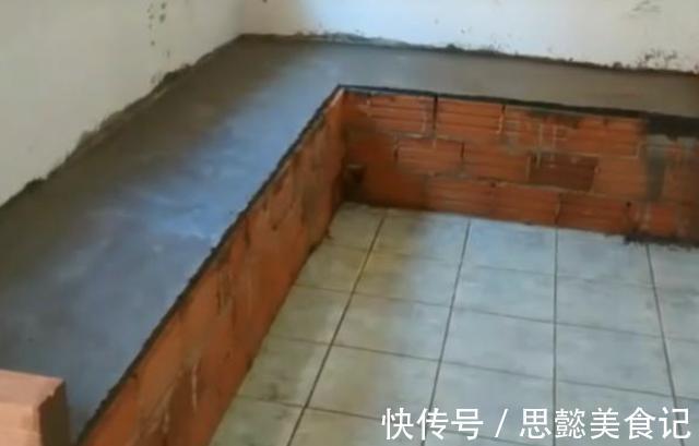 老公|老公一根筋，坚持红砖砌沙发，邻居听了笑我土，看完效果不吭声