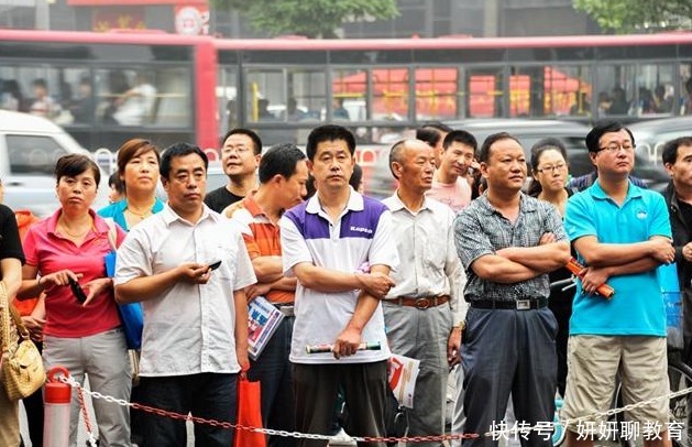 考场|中高考“陪考”惹争议，是有必要还是多此一举？聪明的家长这样做