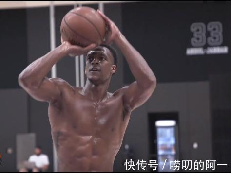 球员|NBA有哪些球星看着很瘦,但其实肌肉非常发达?