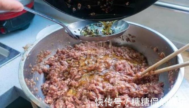 肉馅|做肉包子,牢记“3点窍门”,包子鲜香流汁,不输外面买的灌汤包